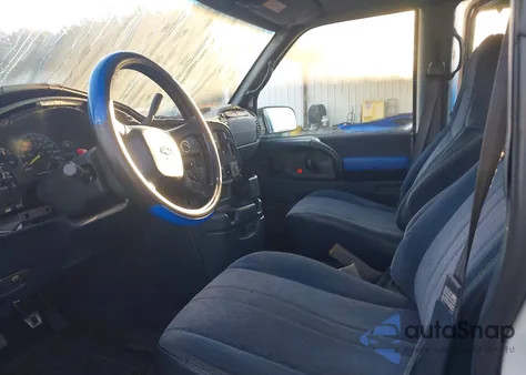 2000 Chevrolet Astro z USA, uszkodzony, nr VIN 1GNDM19W3YB135757